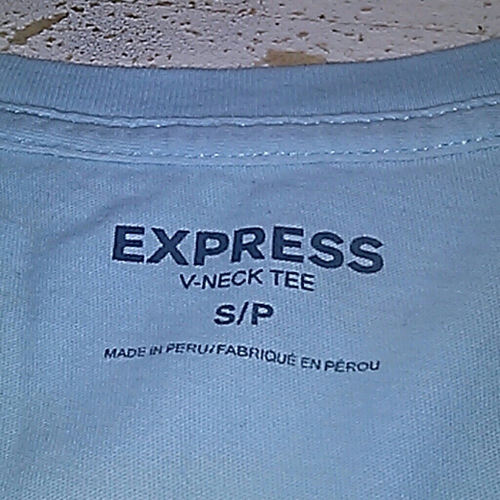 Express v-neck tee - Picture 3 of 3